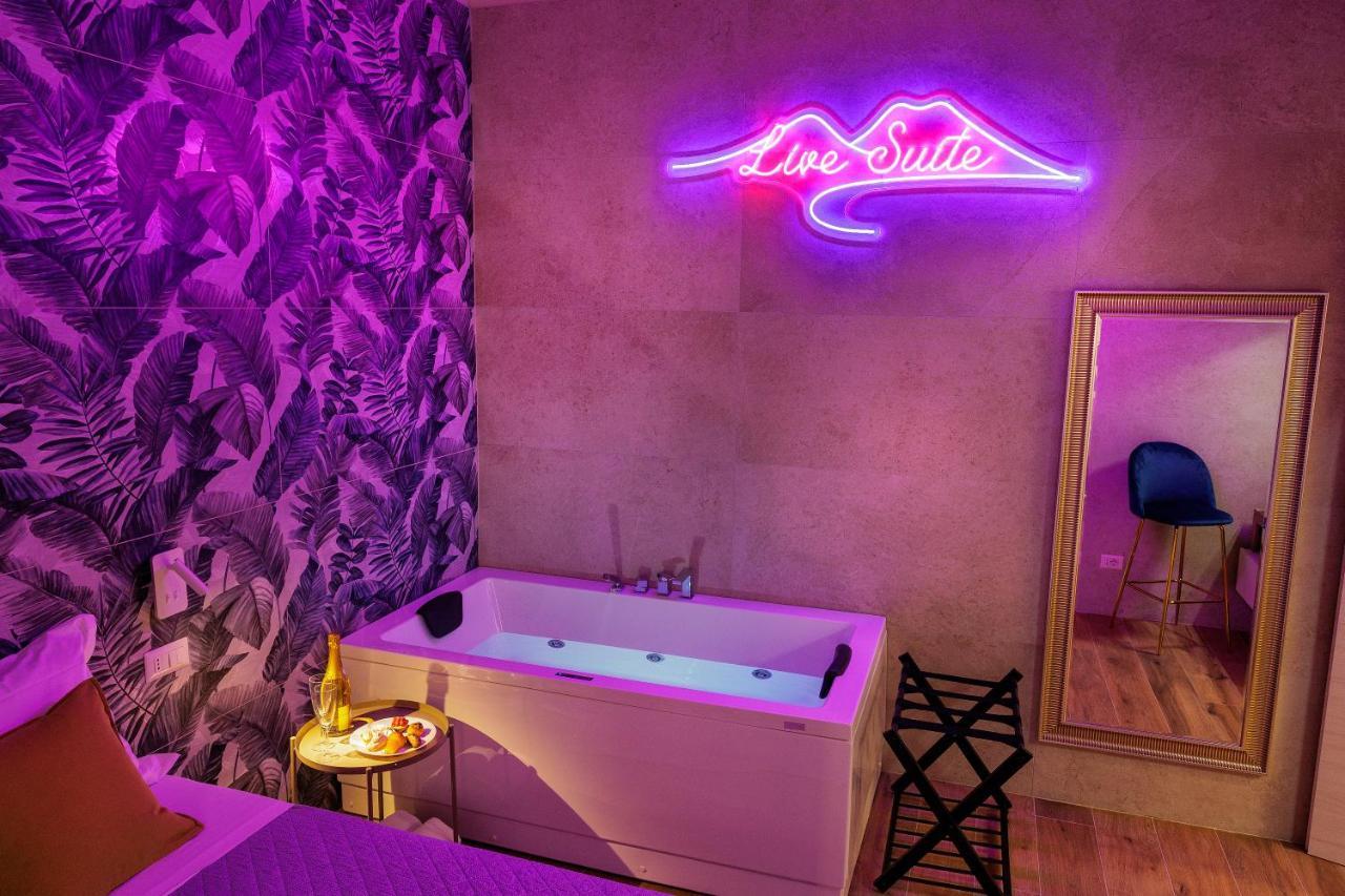 Live Suite Napoli Bagian luar foto