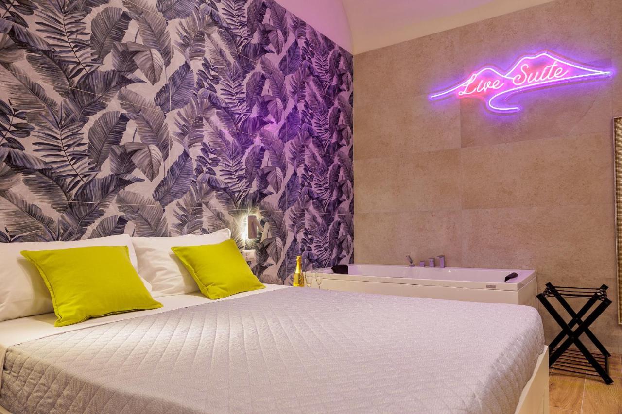 Live Suite Napoli Bagian luar foto