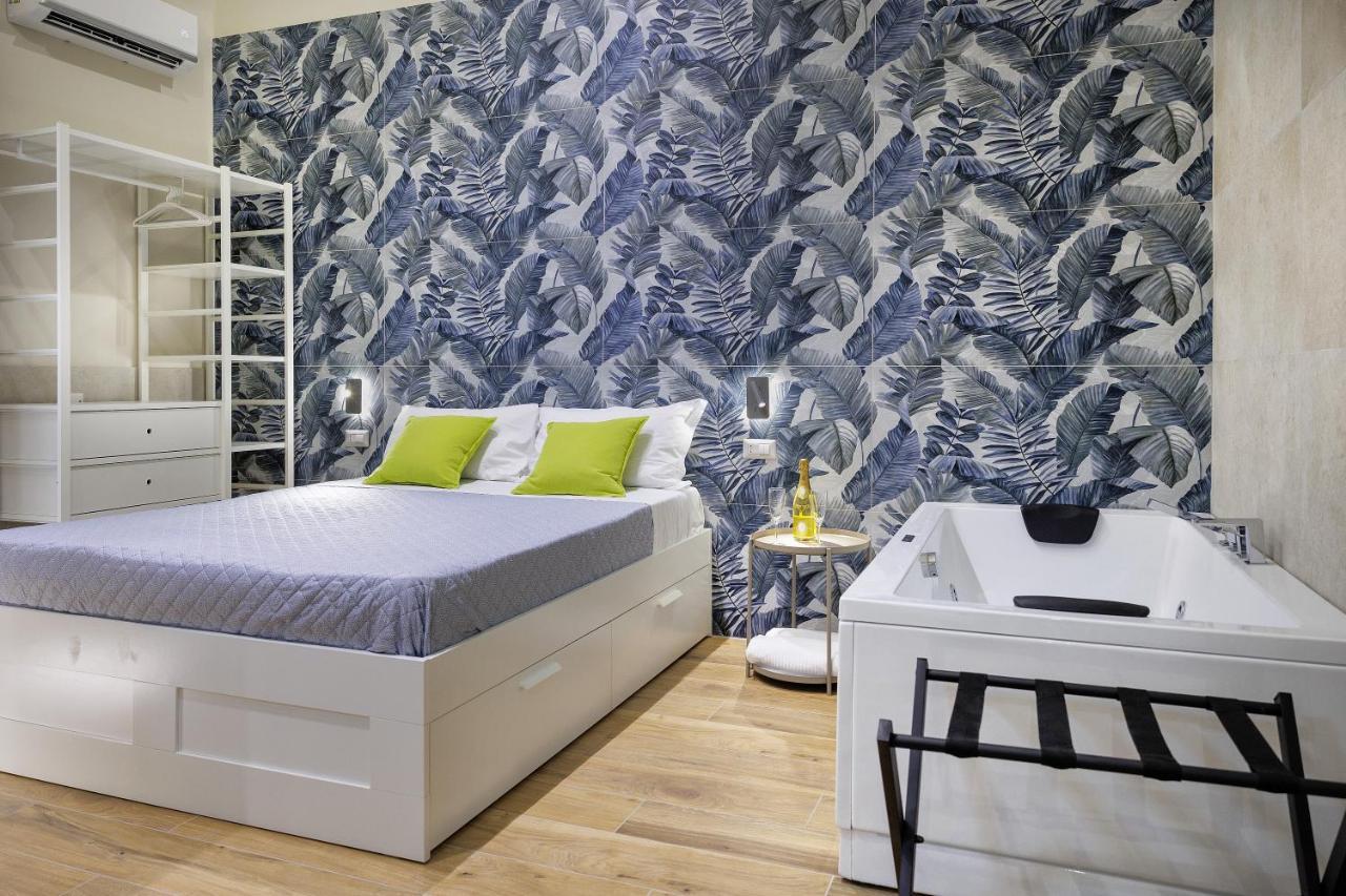 Live Suite Napoli Bagian luar foto