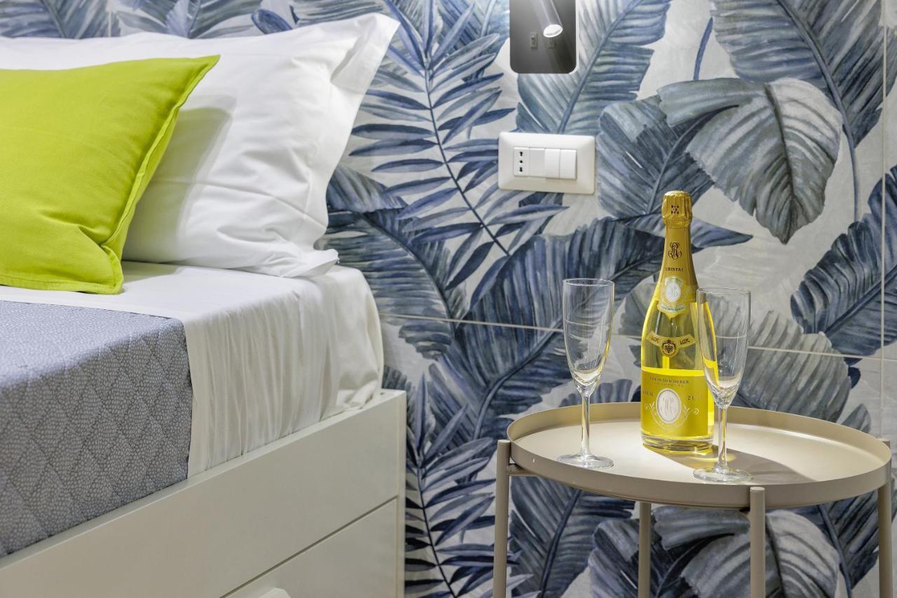Live Suite Napoli Bagian luar foto