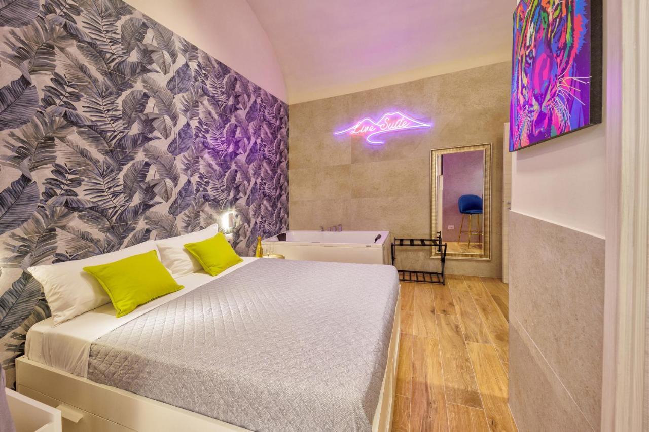 Live Suite Napoli Bagian luar foto