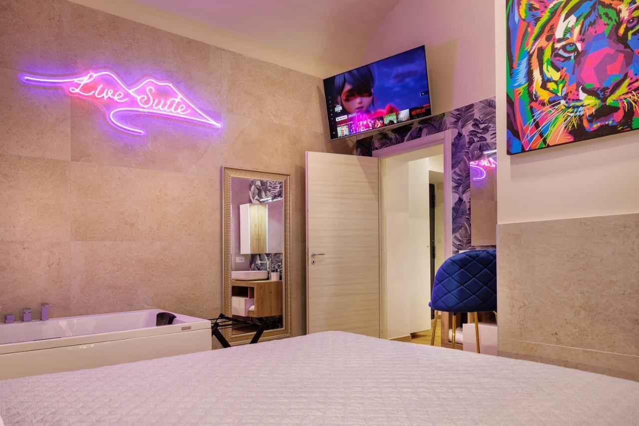 Live Suite Napoli Bagian luar foto