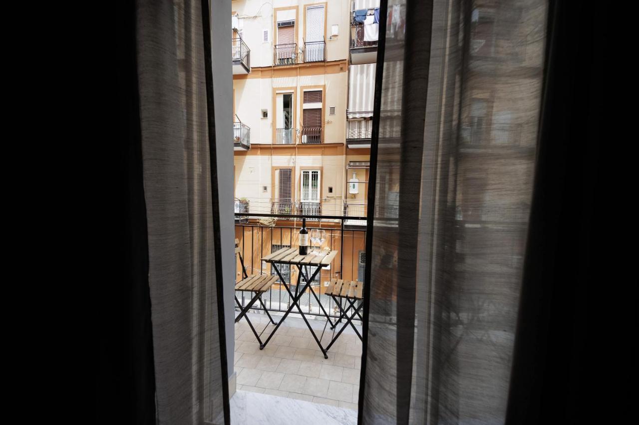 Live Suite Napoli Bagian luar foto