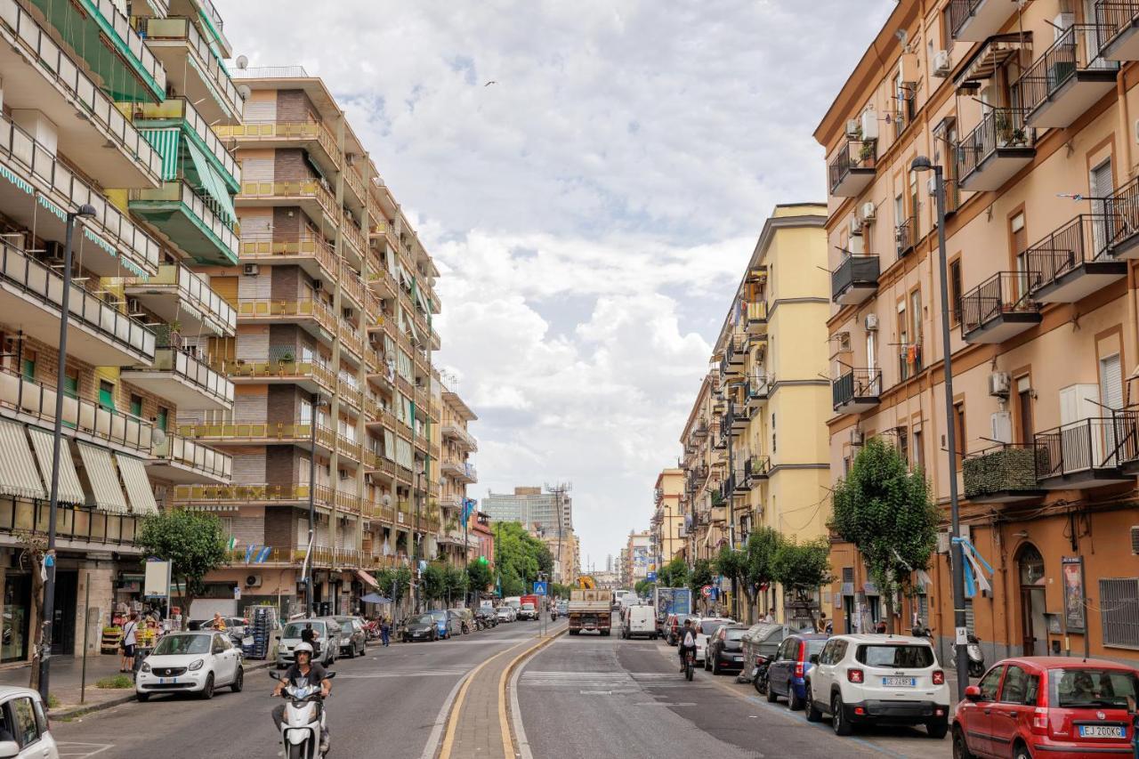 Live Suite Napoli Bagian luar foto